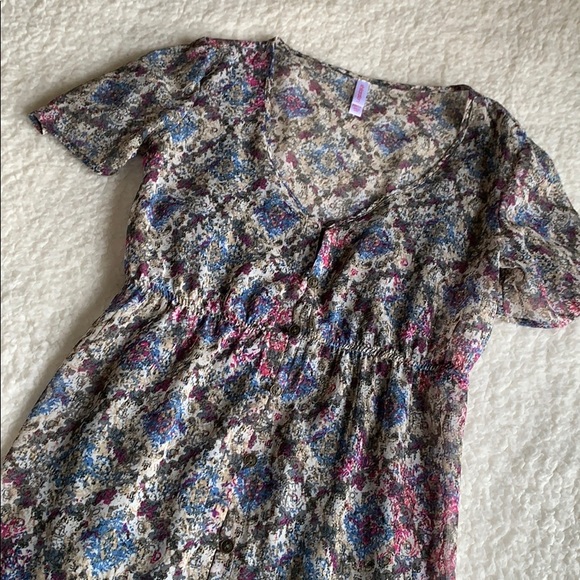 Beautiful dress - Picture 2 of 6